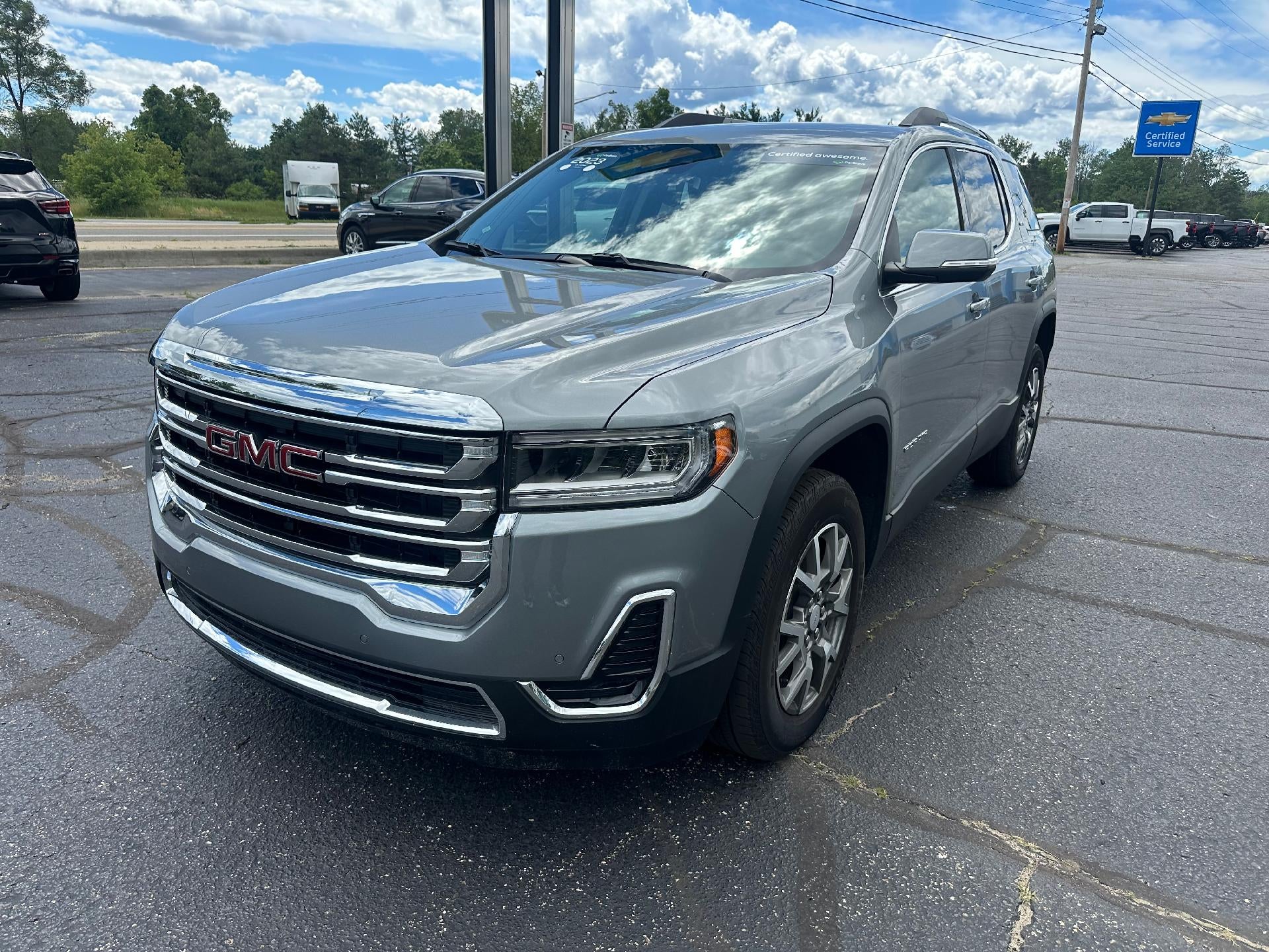 2023 GMC Acadia SLE