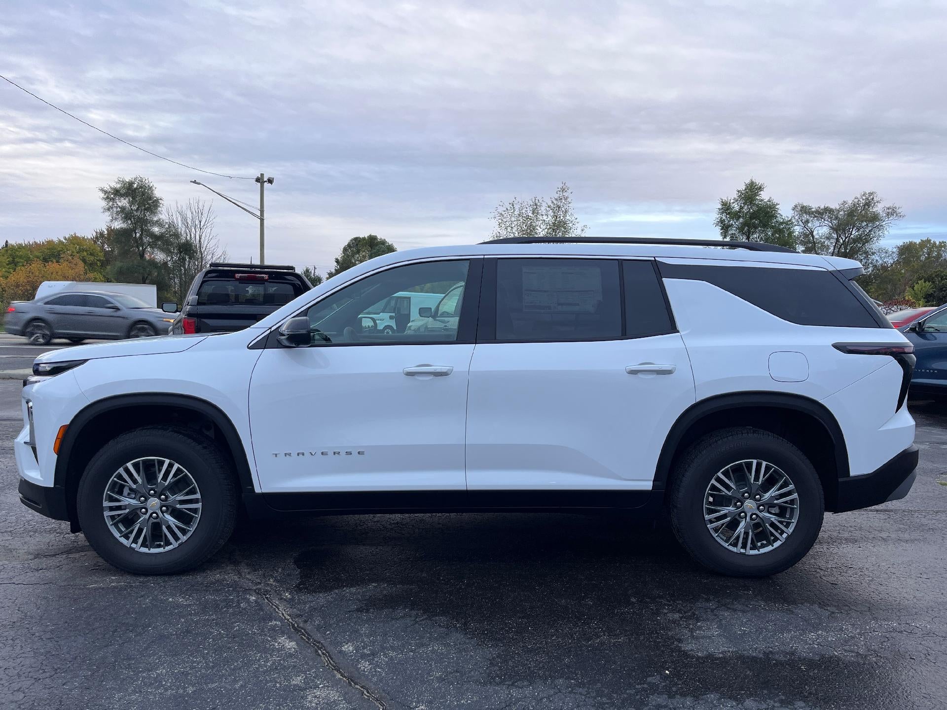 2025 Chevrolet Traverse LT