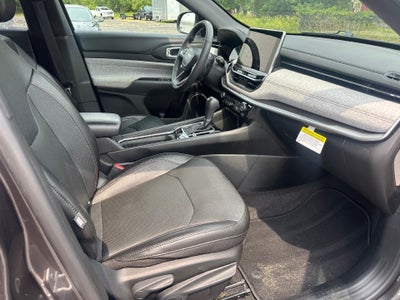 2023 Jeep Compass Latitude Lux FWD