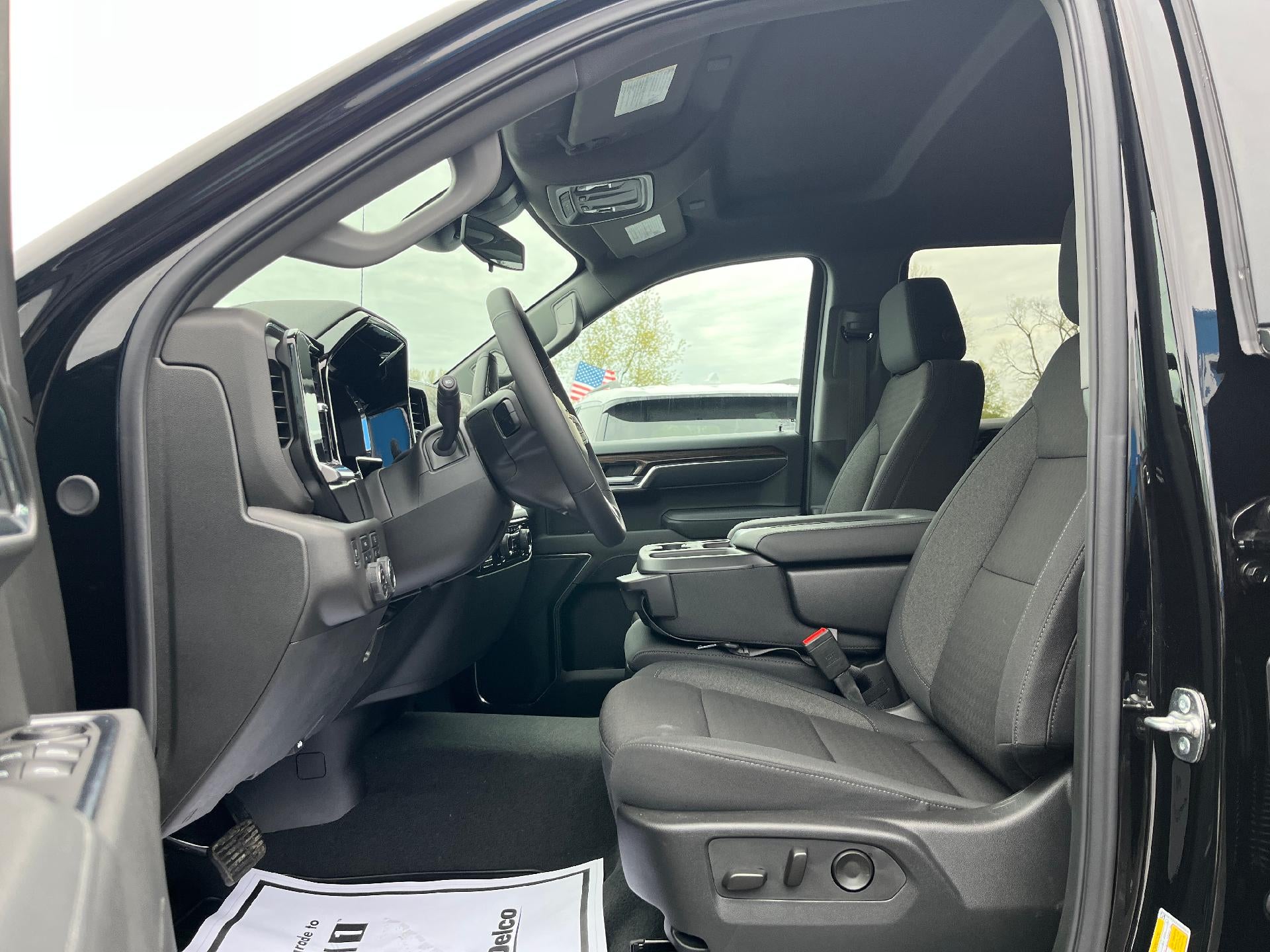 2025 Chevrolet Silverado 1500 LT (2FL)