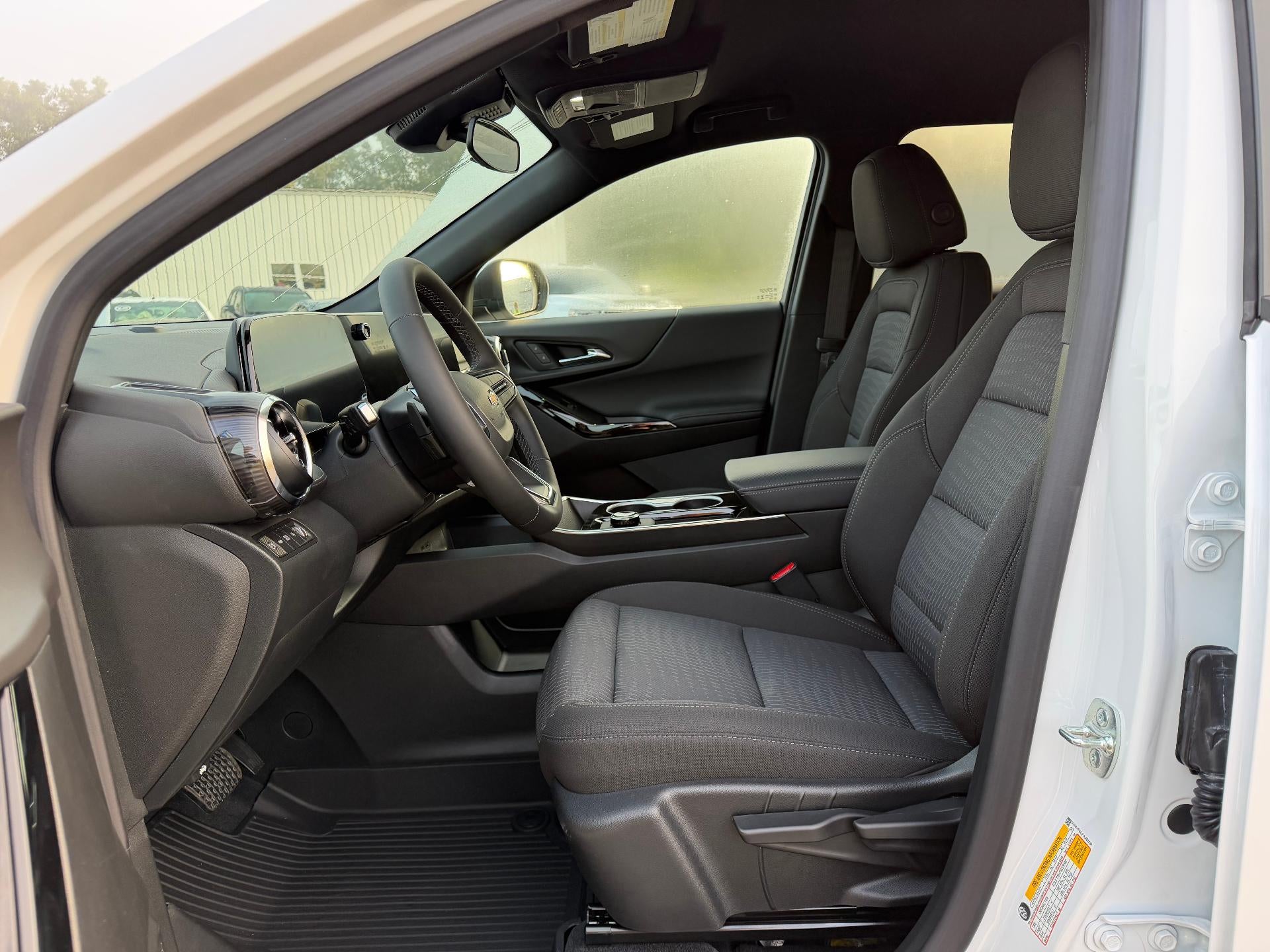 2027 Chevrolet Equinox LT - Photo 9