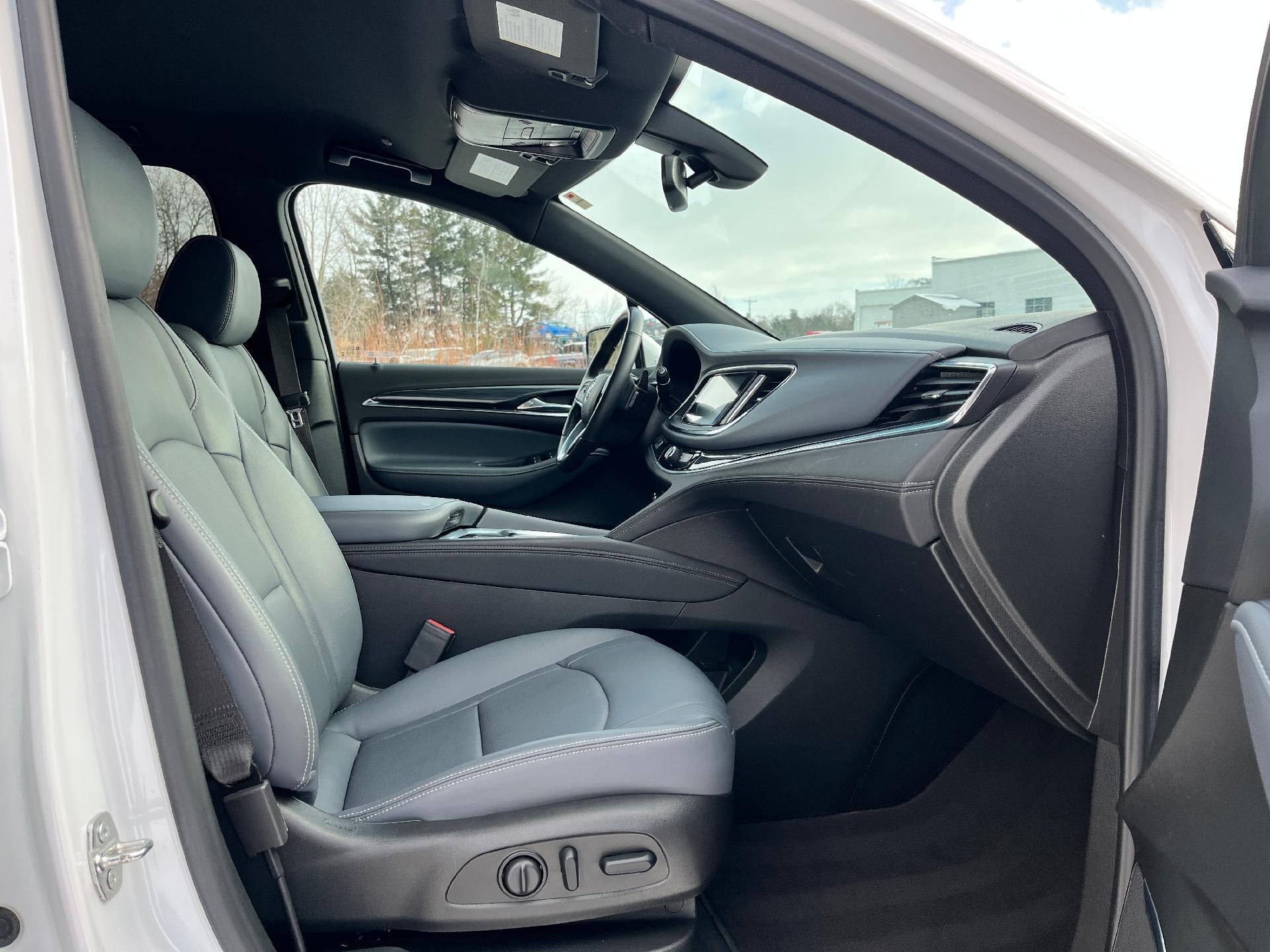 2022 Buick Enclave Essence